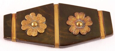 BP654 green bakelite/brass flowers pin